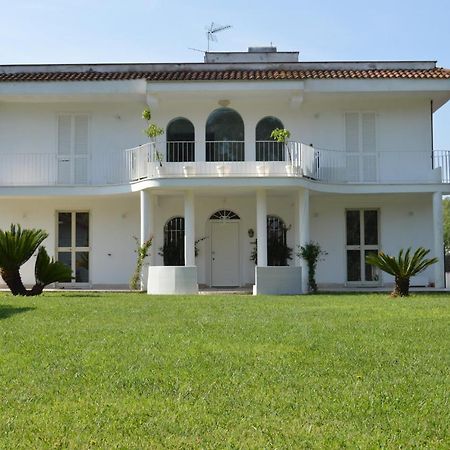 Casa Blanca B&B ラティーナ エクステリア 写真