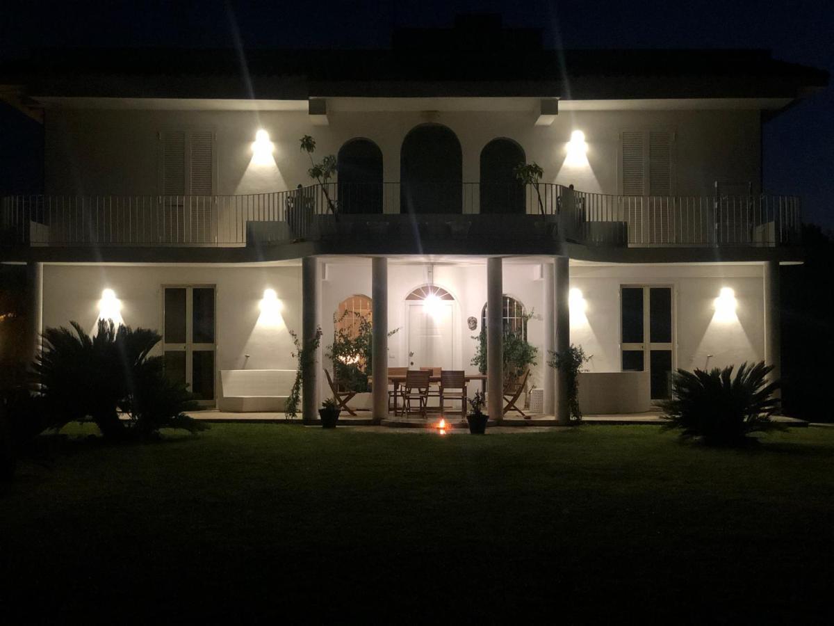 Casa Blanca B&B ラティーナ エクステリア 写真
