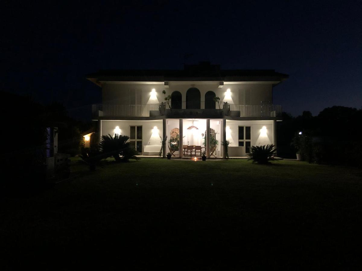 Casa Blanca B&B ラティーナ エクステリア 写真