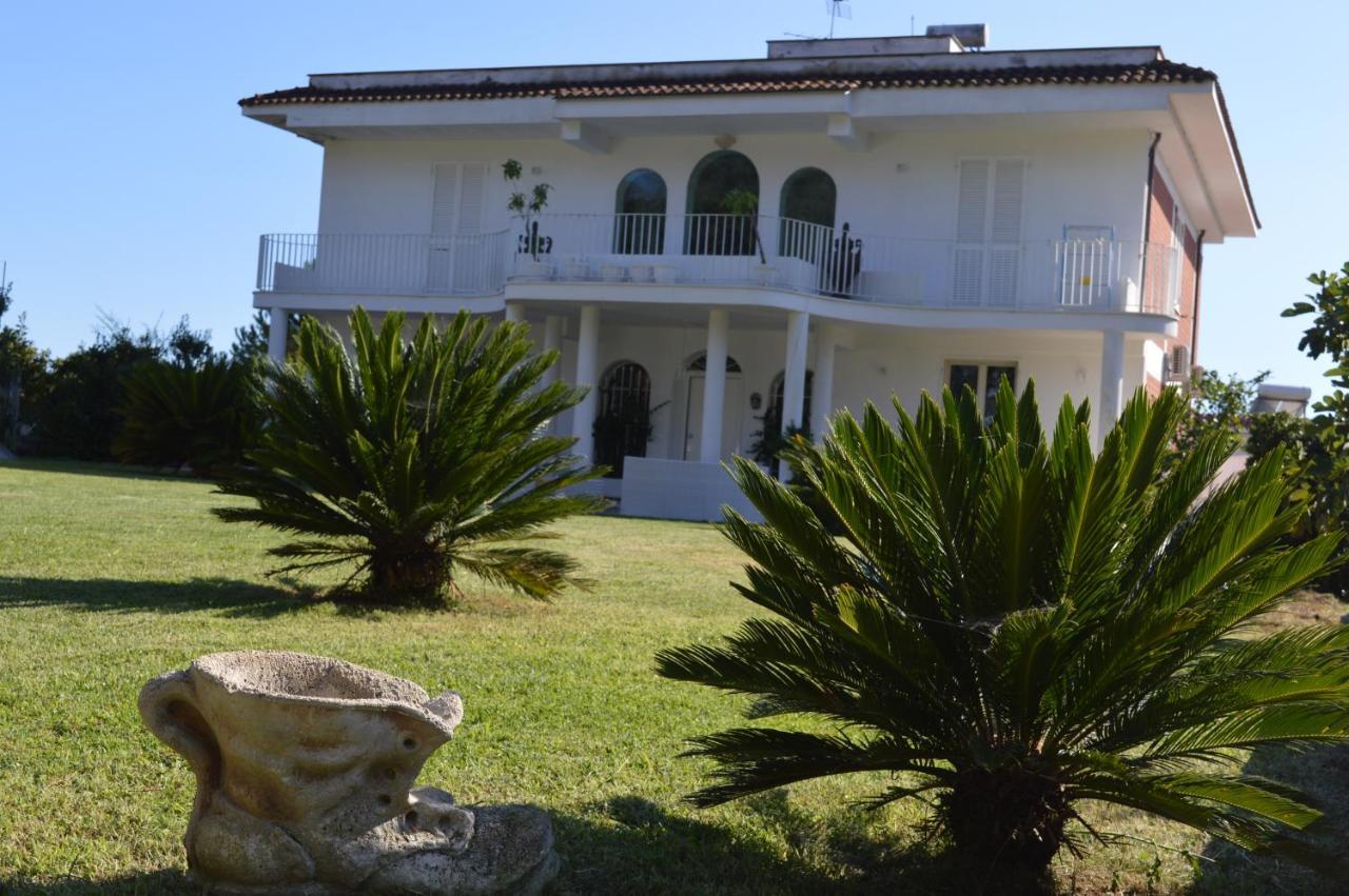 Casa Blanca B&B ラティーナ エクステリア 写真